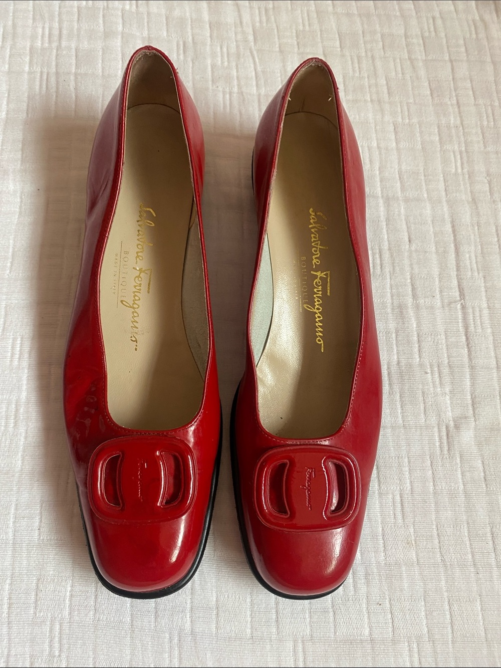 SALVATORE FRRRAGAMO Red Patent Leather Square-Toe Flats with Gancini